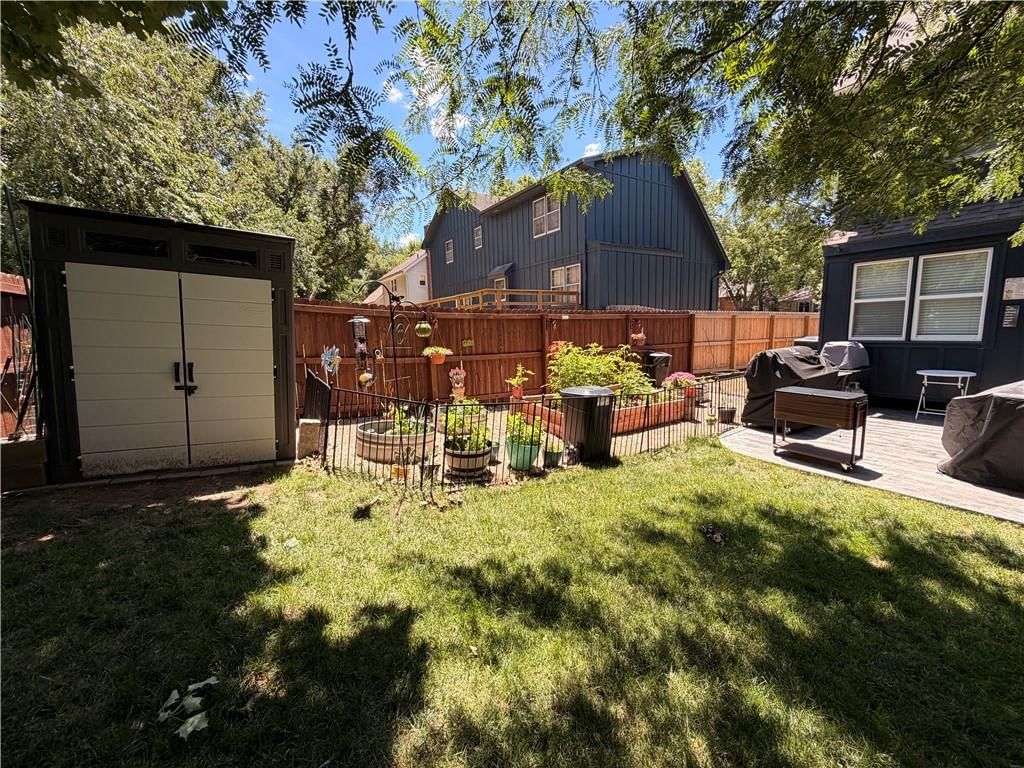 8933 Woodstone Street — photo 4
