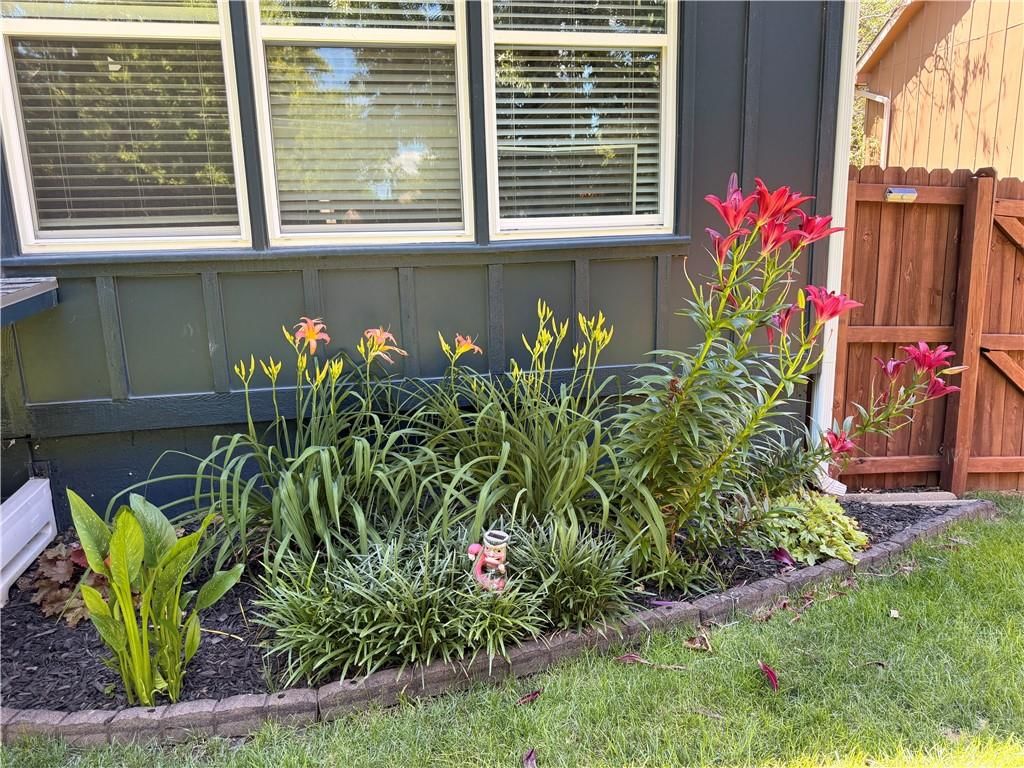 8933 Woodstone Street — photo 5