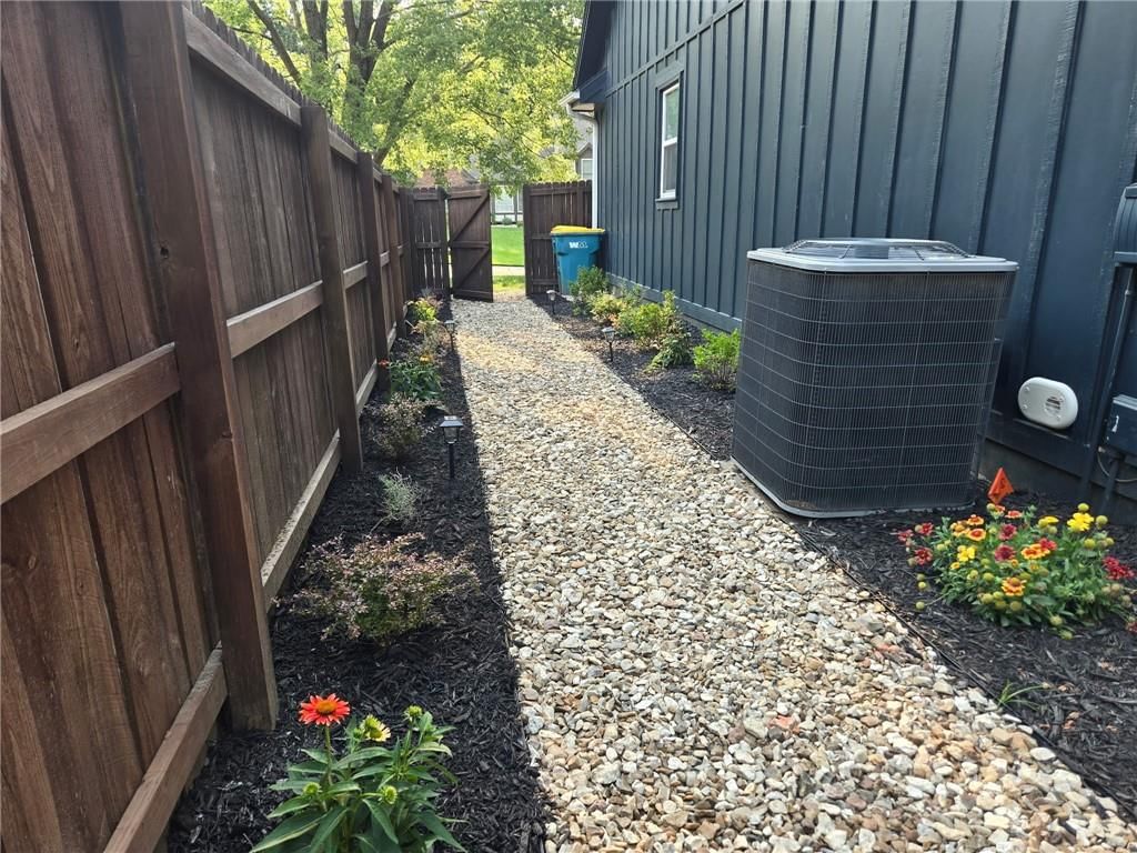 8933 Woodstone Street — photo 8
