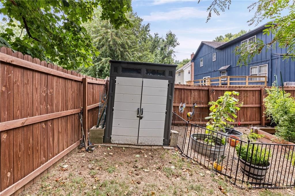 8933 Woodstone Street — photo 40