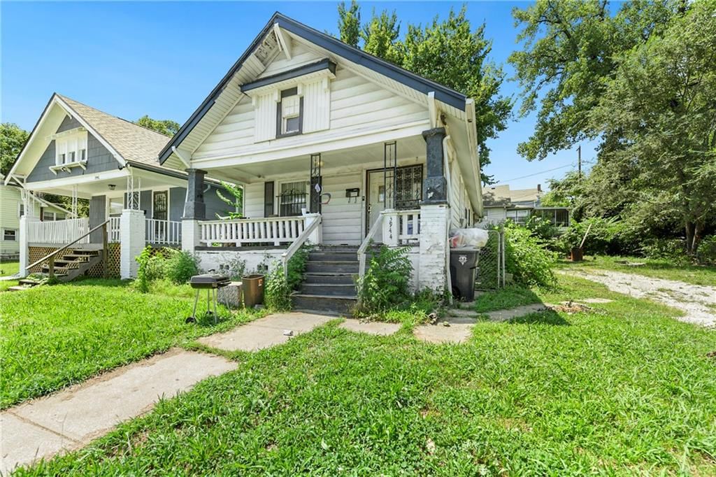 3944 BROOKLYN Avenue — photo 1