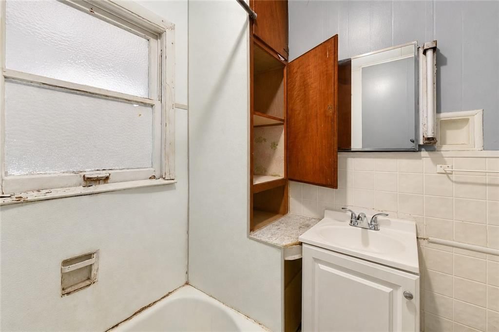 3944 BROOKLYN Avenue — photo 6