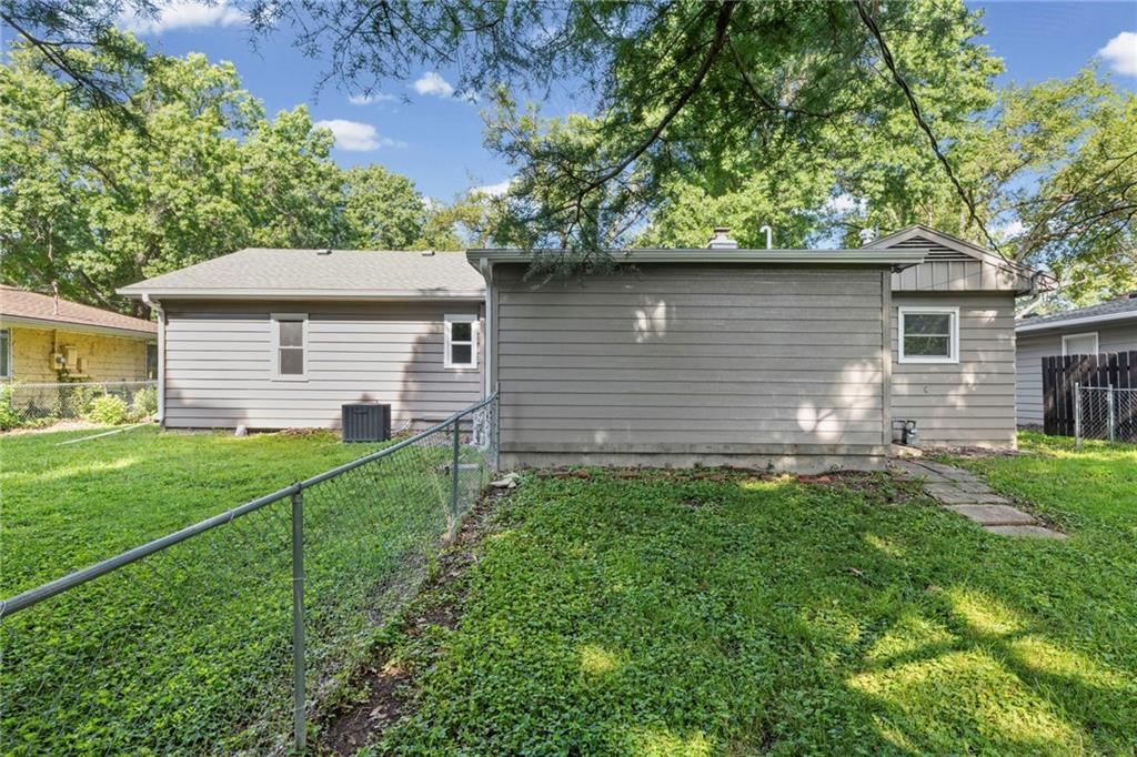 1419 S Hickory Street — photo 26