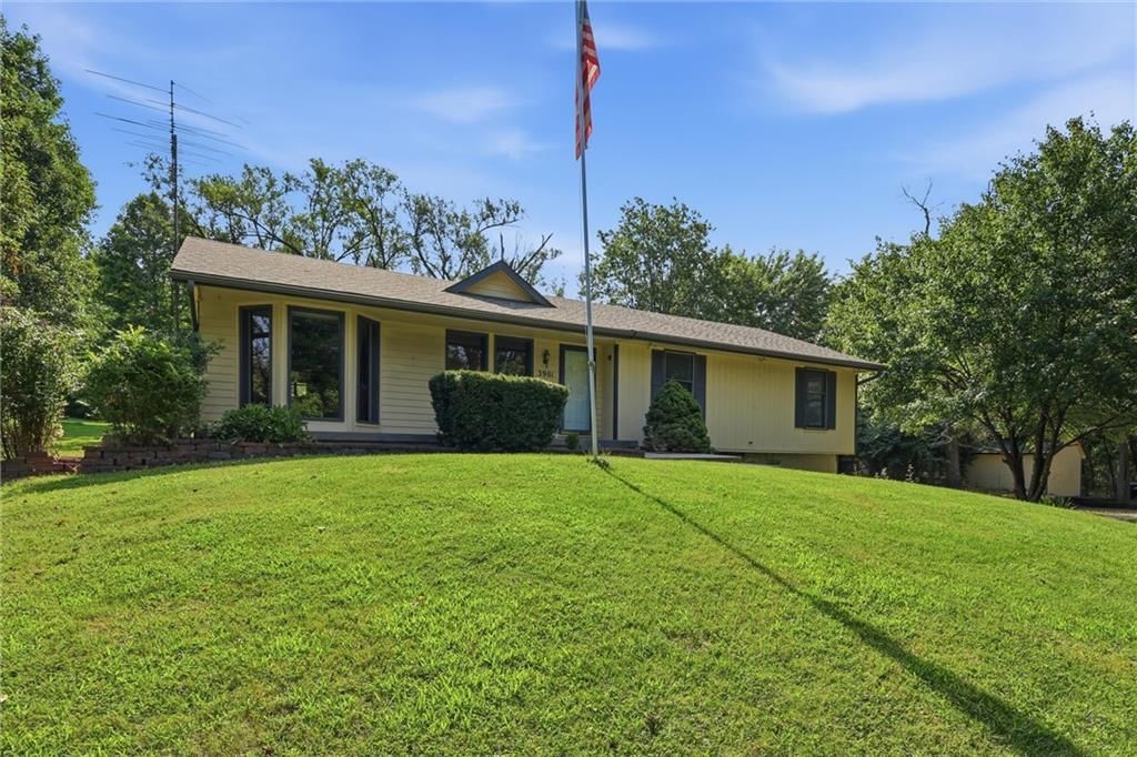 3901 NE Hill Haven Road — photo 4