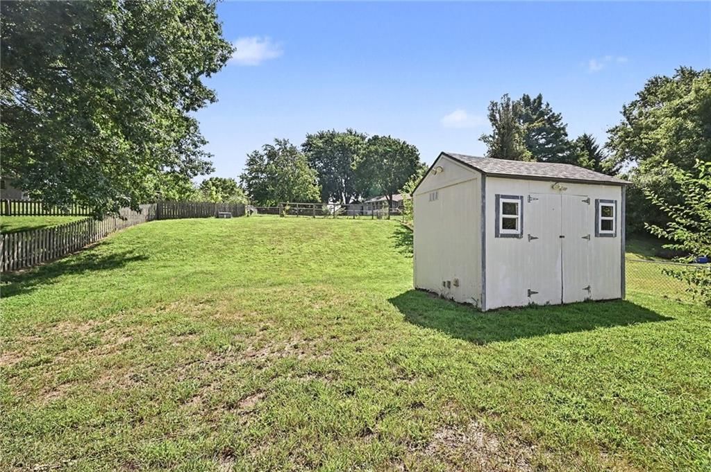 1613 N Glen Ellyn Street — photo 23
