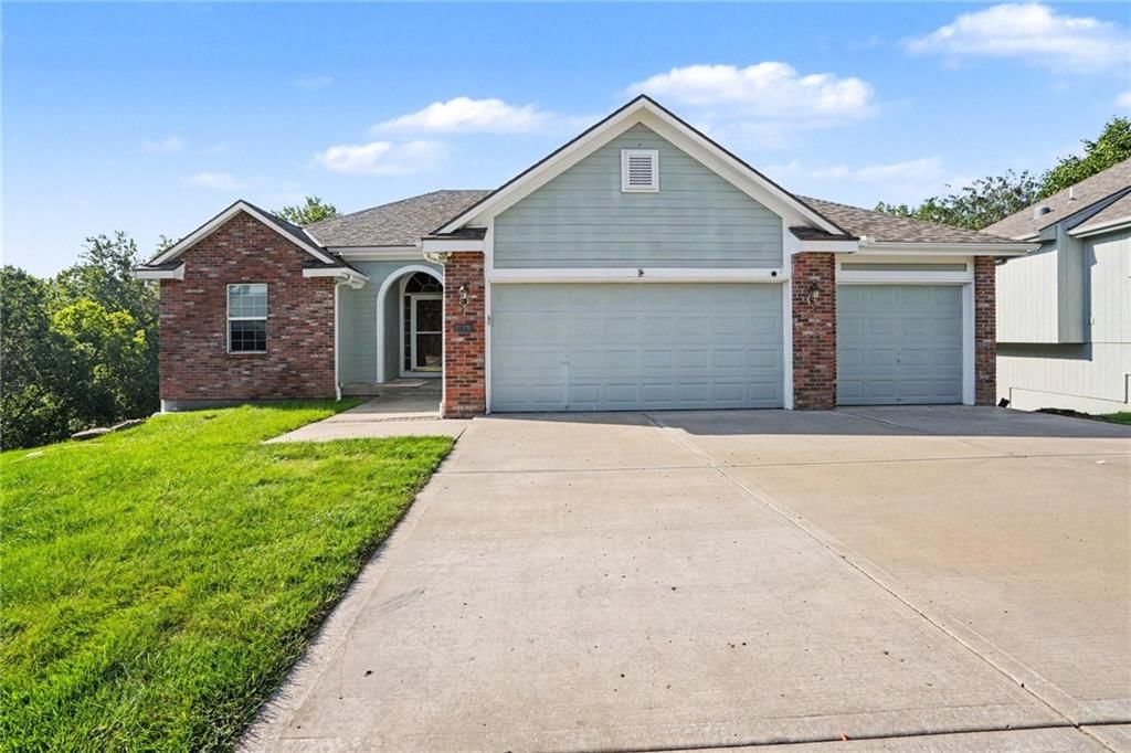 4805 NE 73rd Street, Kansas City, MO: listing photo 2