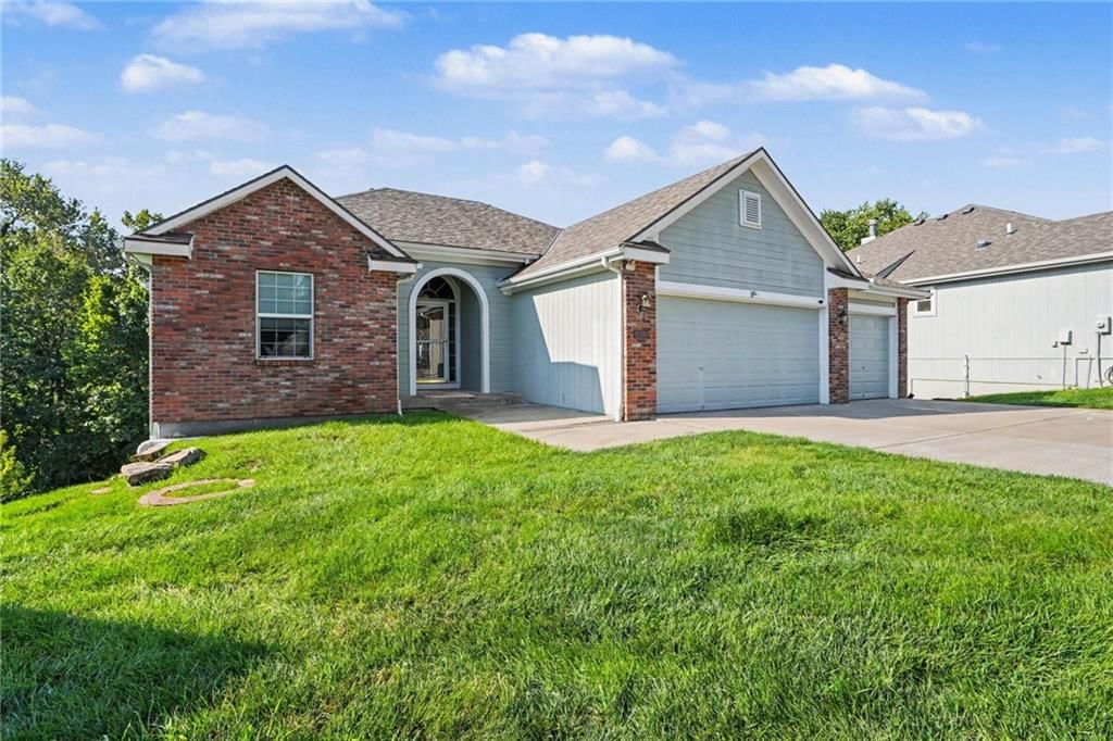 4805 NE 73rd Street, Kansas City, MO: listing photo 3