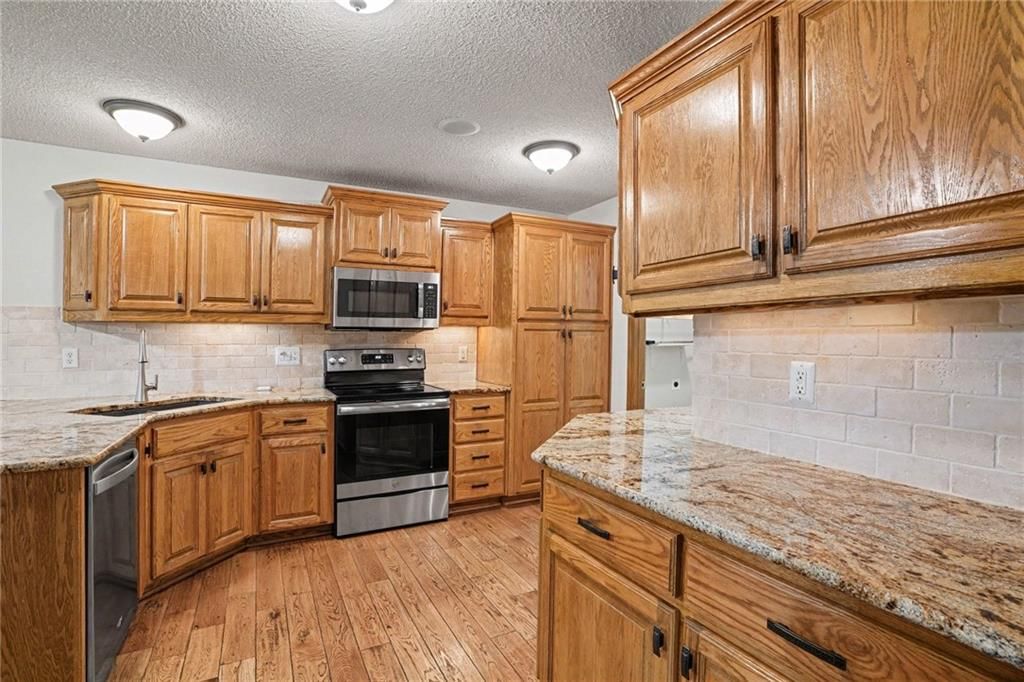 Photo 9 of 21, 4805 NE 73rd Street, Kansas City, MO 64119