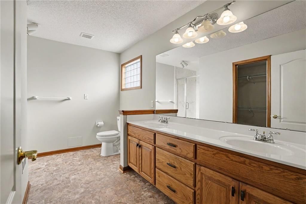 Photo 12 of 21, 4805 NE 73rd Street, Kansas City, MO 64119