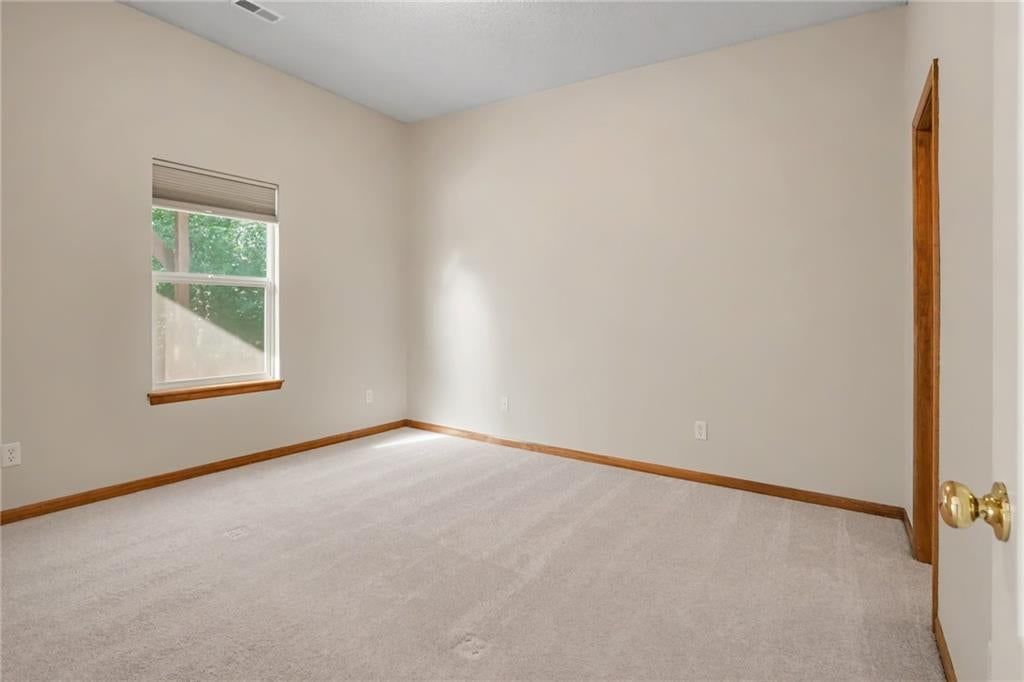 Photo 16 of 21 - 4805 NE 73rd Street, Kansas City, MO 64119