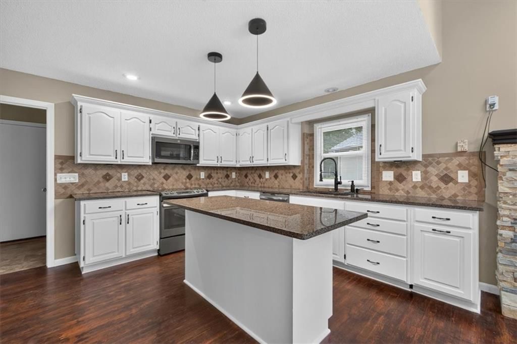 4132 SW Leeward Drive — photo 8