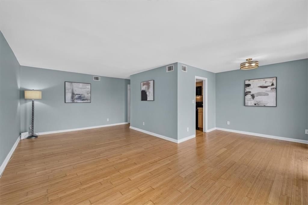 5019 Walnut Street — photo 5