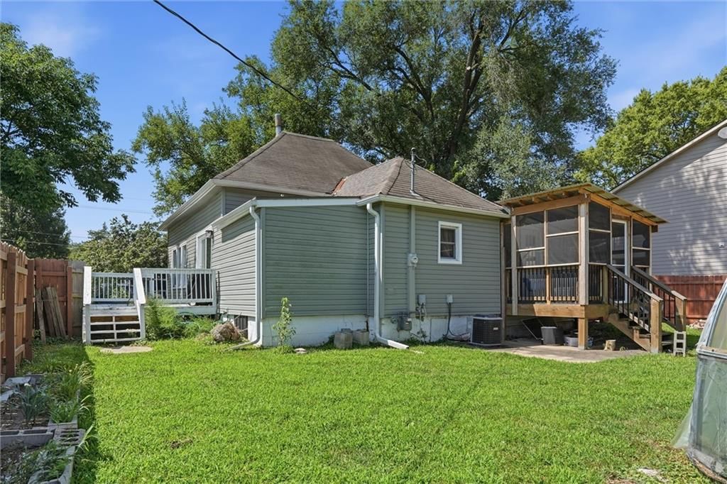 245 Illinois Street — photo 37