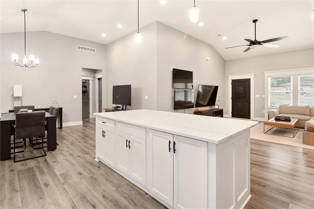 5005 WELBORN Lane — photo 10