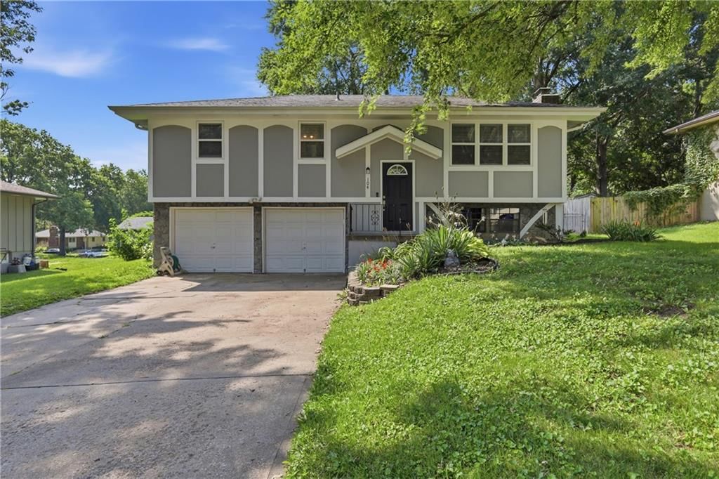 104 SW Gladstone Drive — photo 1