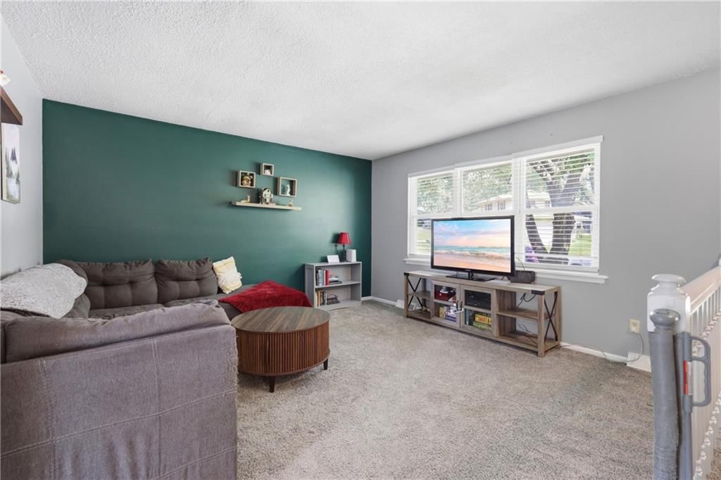 104 SW Gladstone Drive — photo 3
