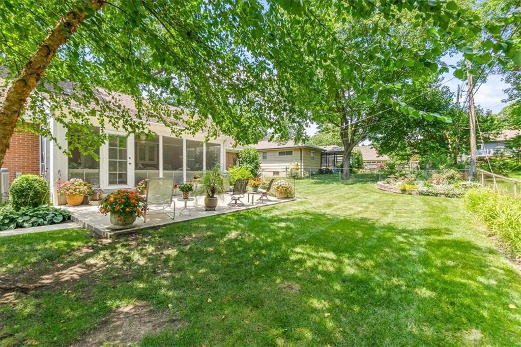 8611 Belleview Avenue — photo 35