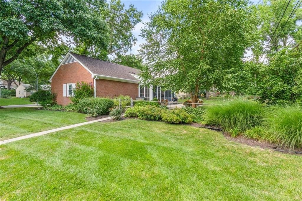 8611 Belleview Avenue — photo 40