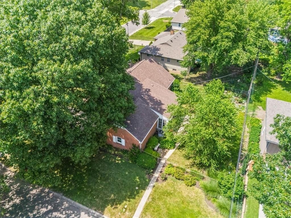 8611 Belleview Avenue — photo 41