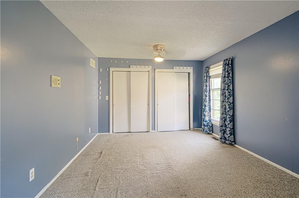Photo 7 of 13 - 9803 Colony Place, Kansas City, MO 64131
