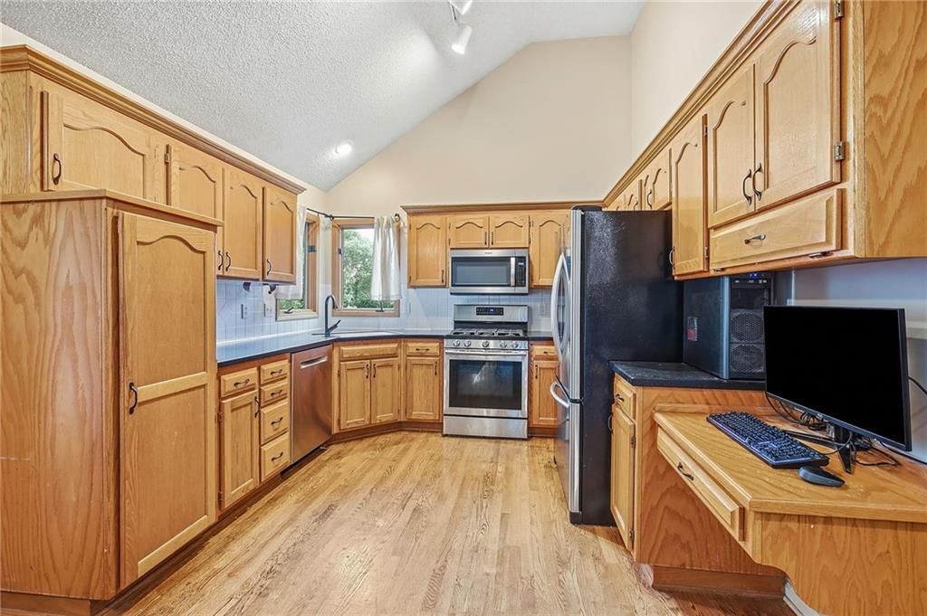 8707 N Mcdonald Avenue — photo 4