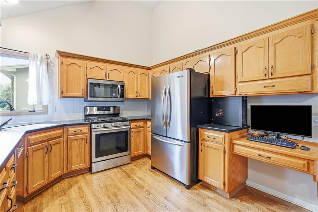 8707 N Mcdonald Avenue — photo 12