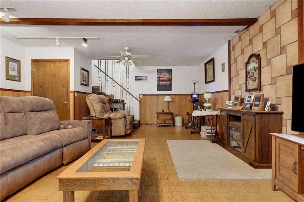 206 Ridgeway Street — photo 22