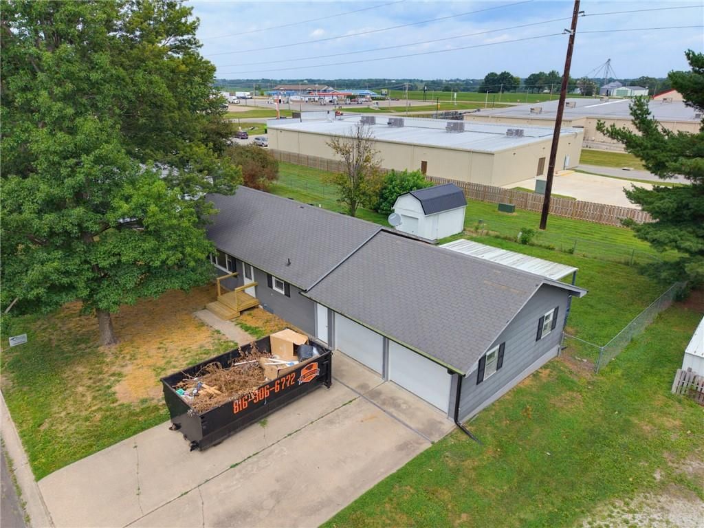 Photo 1 of 38 - 2700 Meadowlark Lane, Trenton, MO 64683