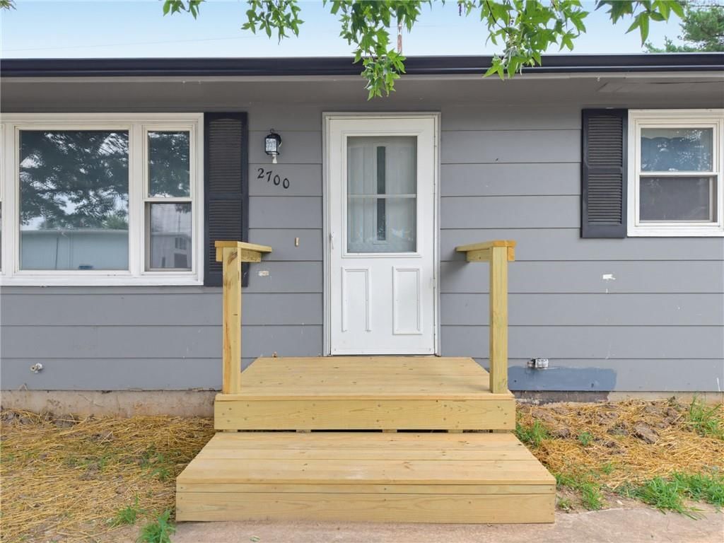 Photo 2 of 38 - 2700 Meadowlark Lane, Trenton, MO 64683