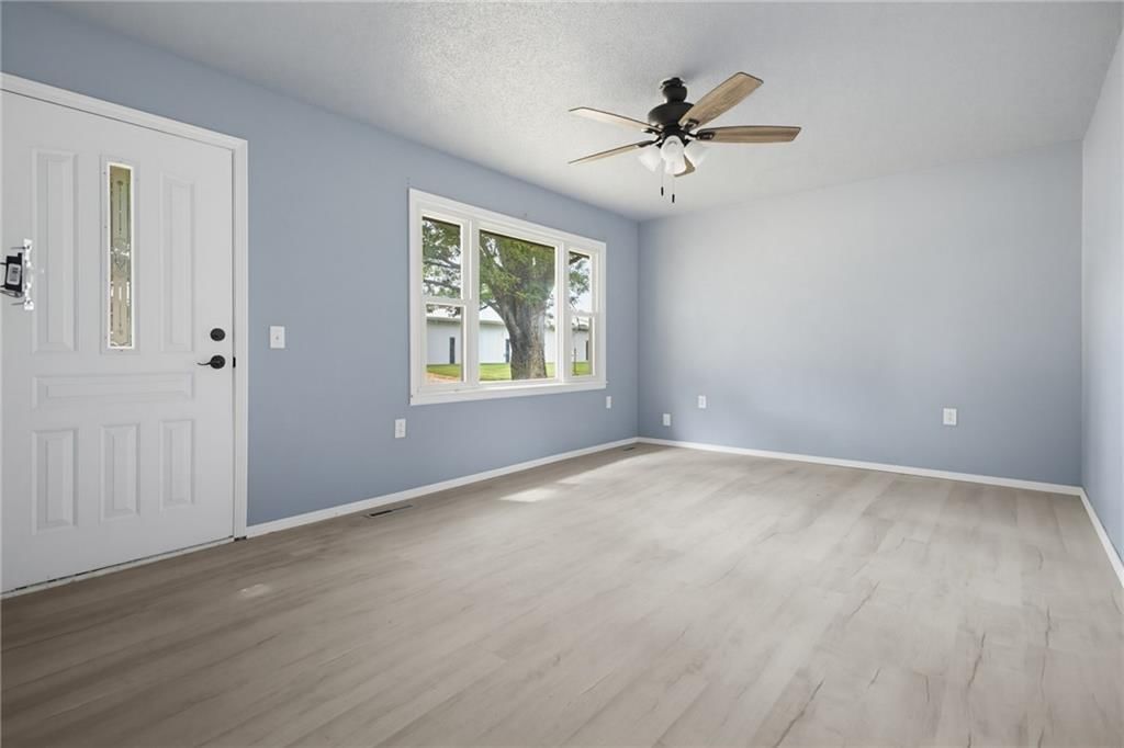 Photo 4 of 38 - 2700 Meadowlark Lane, Trenton, MO 64683