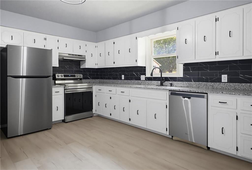 Photo 6 of 38 - 2700 Meadowlark Lane, Trenton, MO 64683