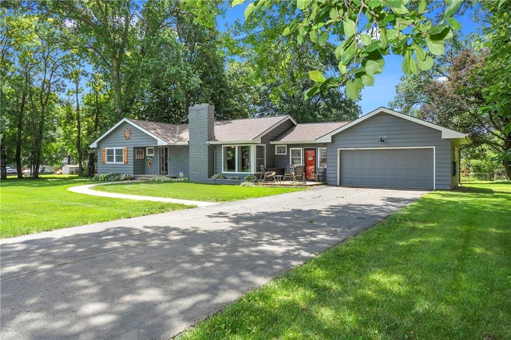 1035 Vilas Street — photo 2