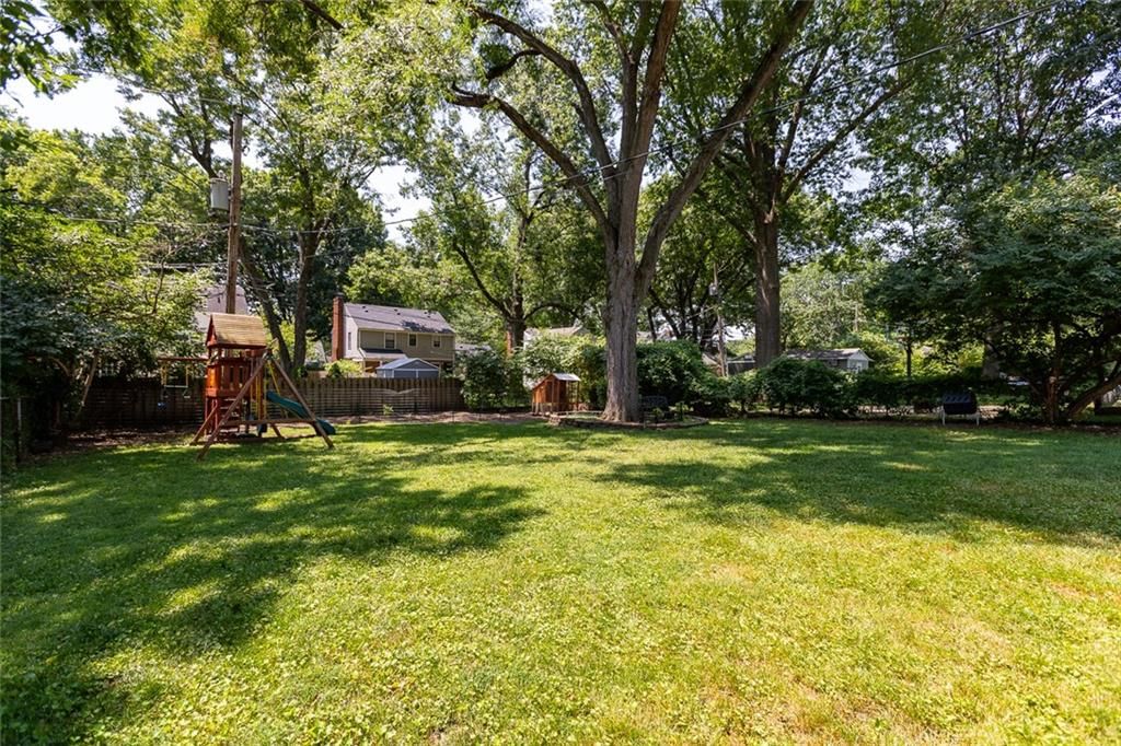 1117 W 76 Street — photo 32
