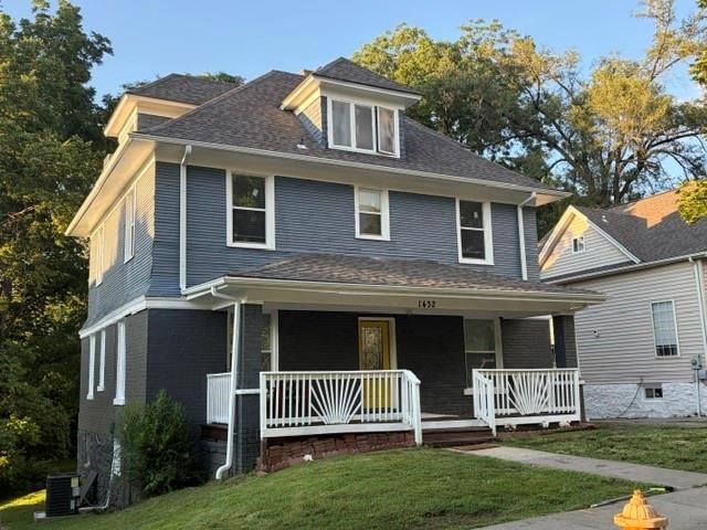 1432 W Walnut Street — photo 1
