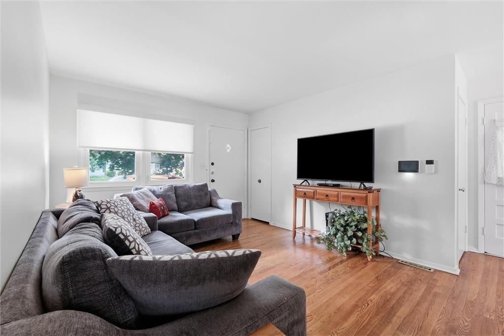 4009 S Spring Street — photo 4