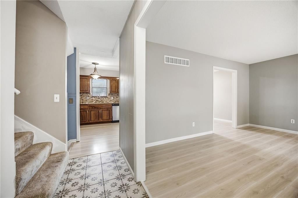 1300 S Apache Court — photo 5