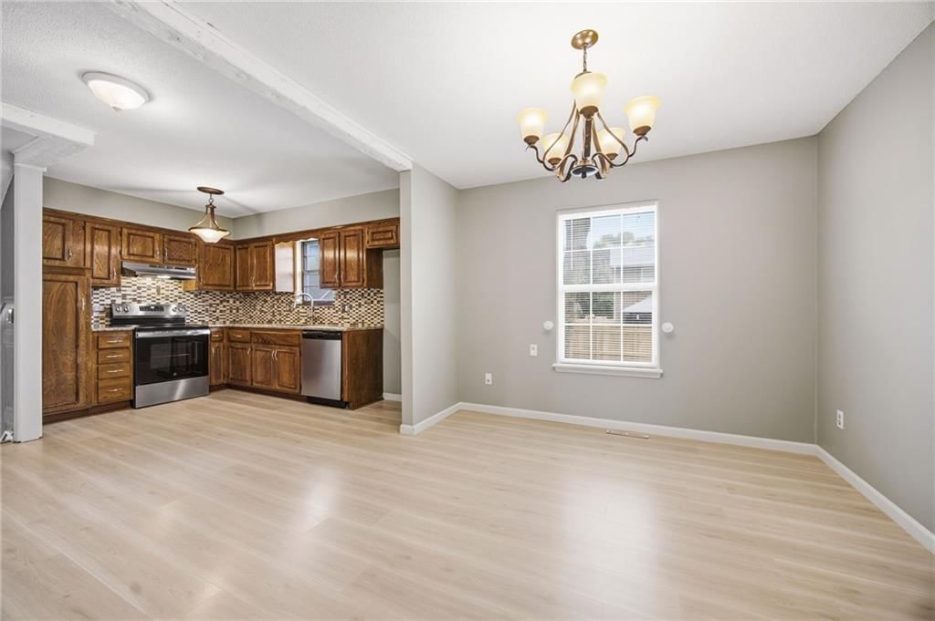 1300 S Apache Court — photo 9