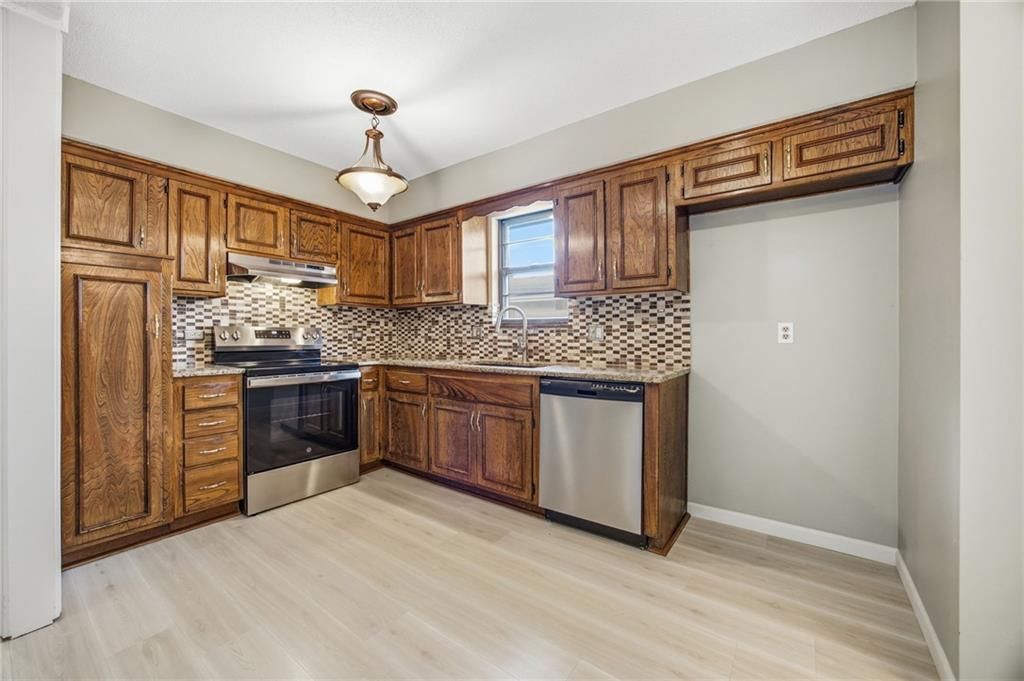 1300 S Apache Court — photo 11