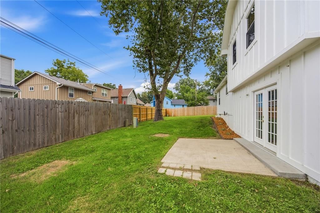 1300 S Apache Court — photo 33