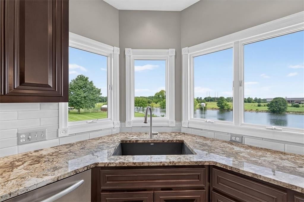1328 E Walnut Street — photo 28