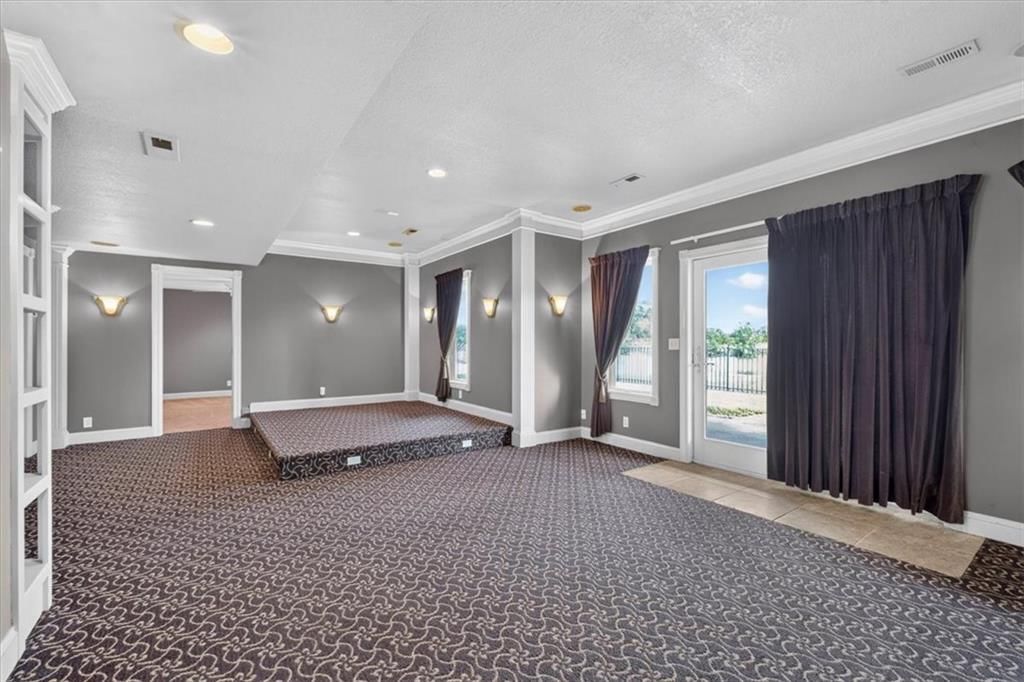 1328 E Walnut Street — photo 49