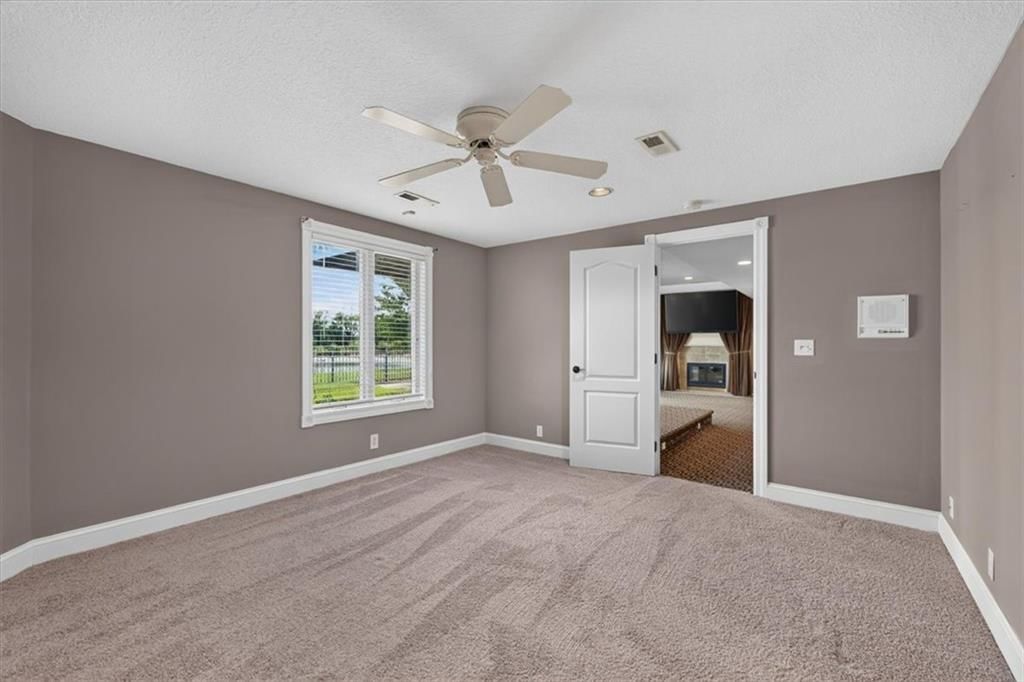 1328 E Walnut Street — photo 52