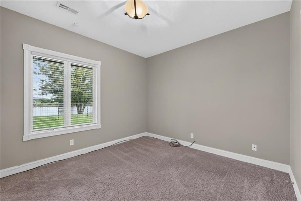 1328 E Walnut Street — photo 56