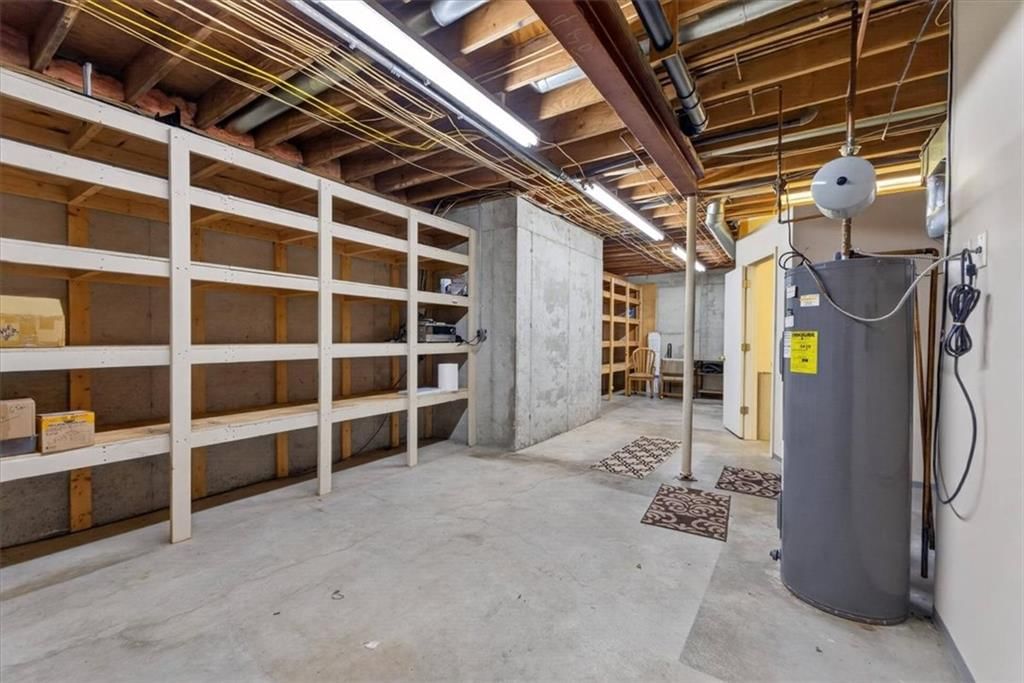 1328 E Walnut Street — photo 59
