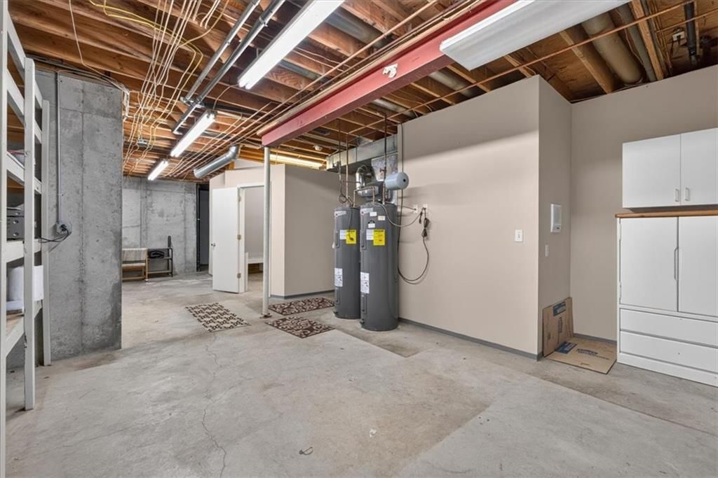 1328 E Walnut Street — photo 60