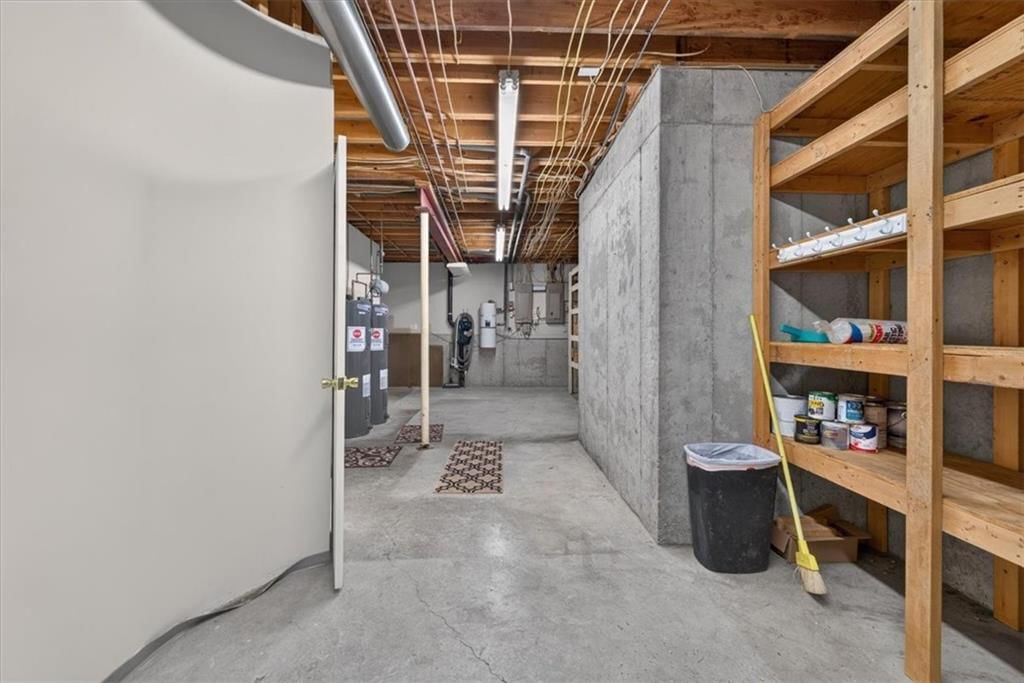 1328 E Walnut Street — photo 62