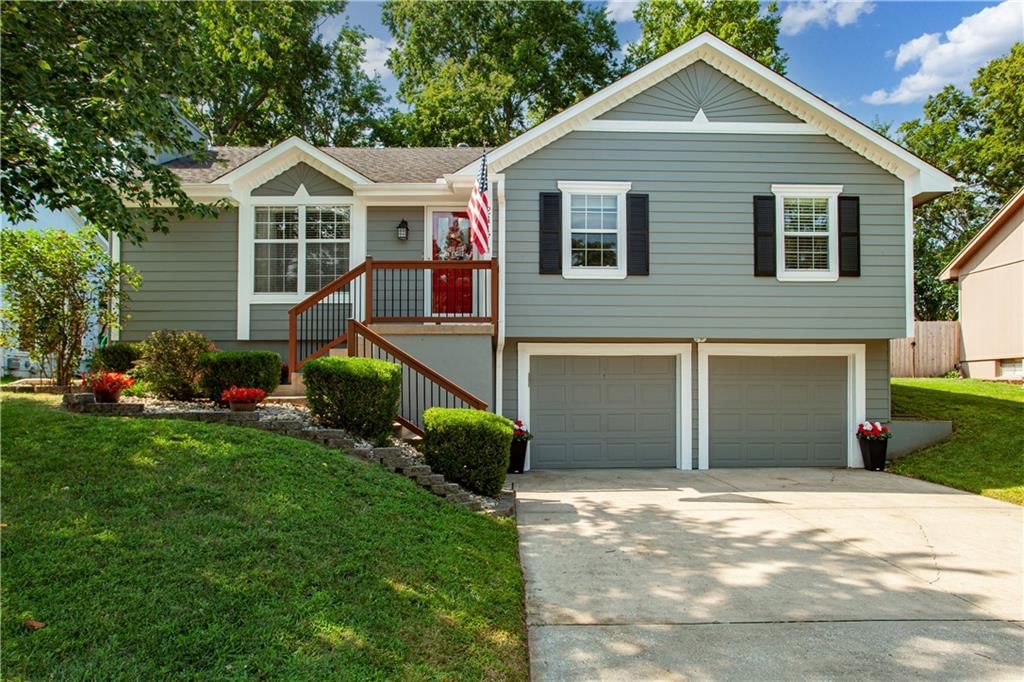 2417 NE Bridgeport Drive — photo 1