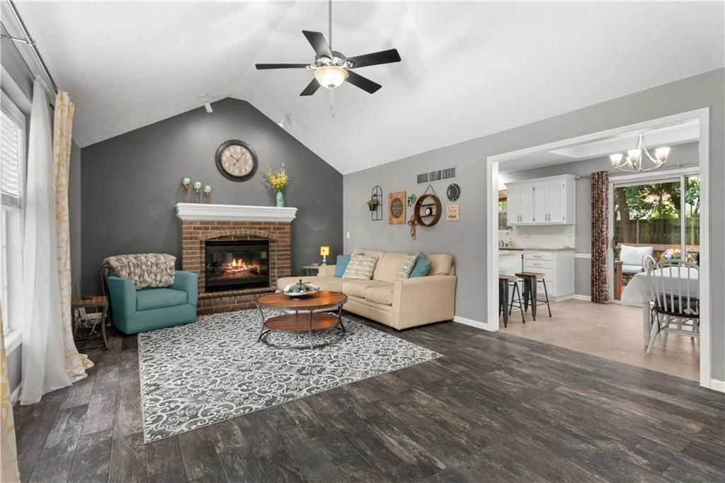 2417 NE Bridgeport Drive — photo 2