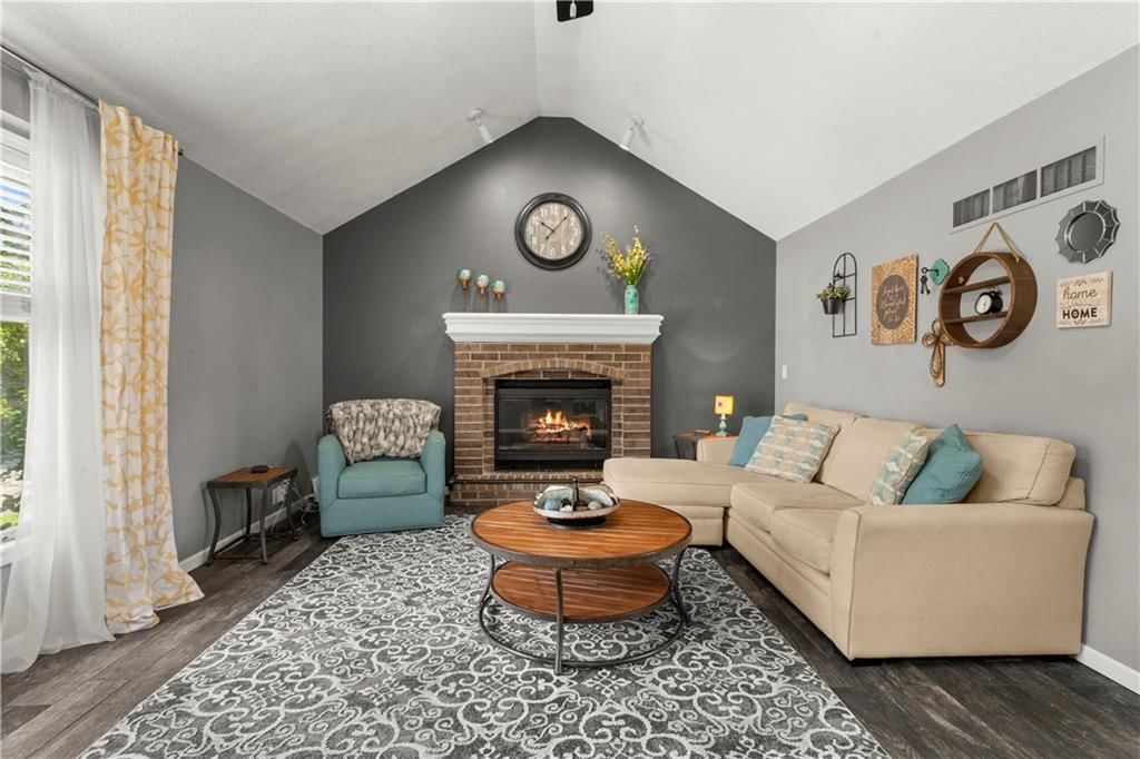 2417 NE Bridgeport Drive — photo 3