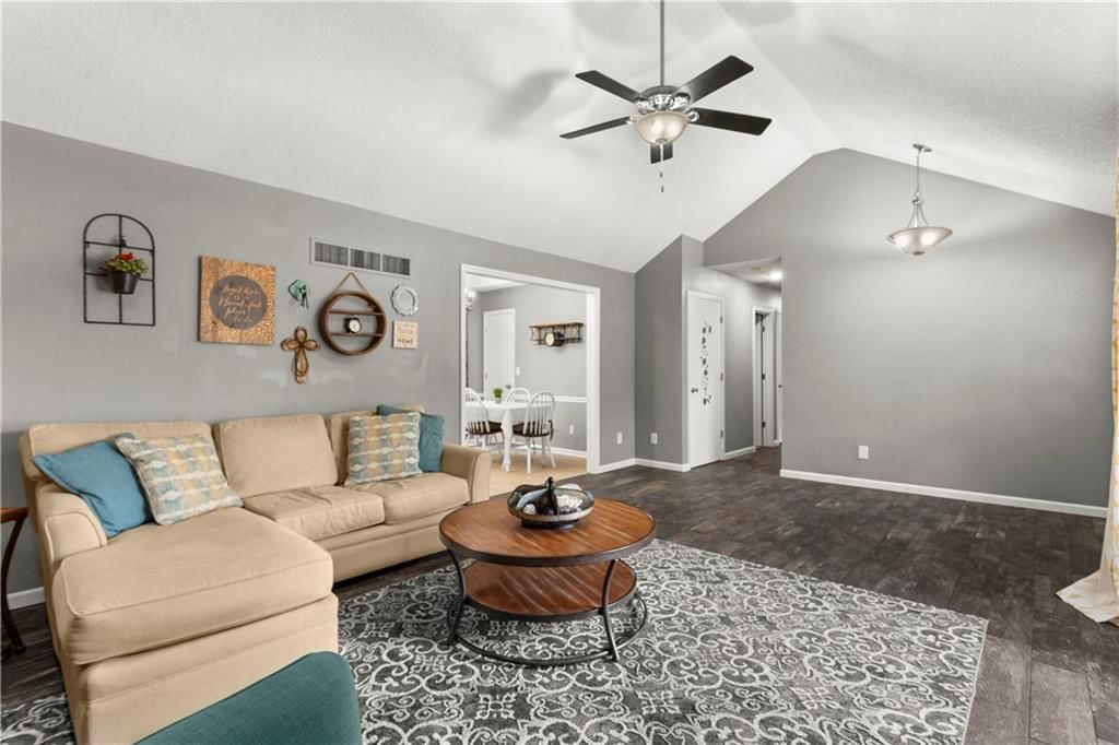 2417 NE Bridgeport Drive — photo 4